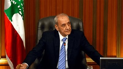 بسبب الكهرباء.. بري بلا جاكيت داخل الجلسة! (شاهد الفيديو)