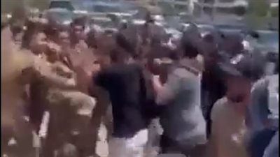 بعد محاولة دخول السفارة المصرية... اشتباك بين 