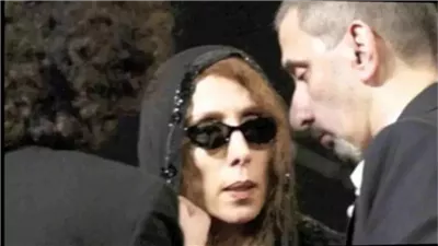 هل ستحضر السيدة فيروز جنازة نجلها زياد الرحباني في بكفيا؟