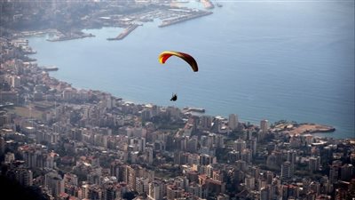 حادثة جديدة في جونية... طيار شراعي ينجو بأعجوبة!