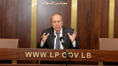 تشبيه ناري من السيد: كلب صيد يطارد غزالًا في معركة السلاح!