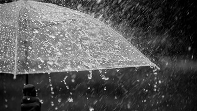 أمطار وسط موجة حرّ.. سبب اللغز الجوي يُكشف!