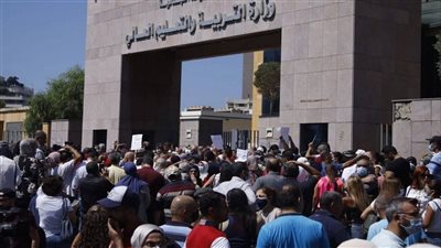 المعلمون المتعاقدون يجددون مطالبتهم بإقرار زيادات عادلة على الرواتب