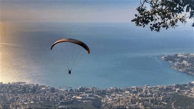 سقوط طائرة شراعية في حريصا.. إليكم التفاصيل