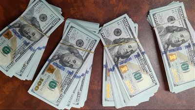 من الفندق إلى مطار بيروت.. هكذا سقطت محاولة تهريب 40 ألف دولار مزيّف!