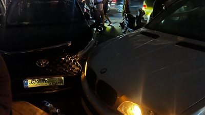 سيارة رباعية الدفع تصطدم بعدد من السيارات عند الكورنيش البحري لمدينة صيدا