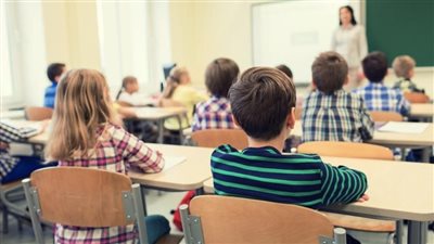 أربعة أيّام تدريس... رسالة من المعلّم والرواتب حجر العثرة!