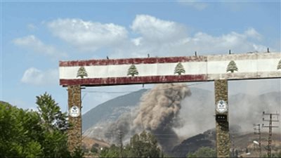 بالصور.. غارات إسرائيلية جنوبا بالقرب من حاجز للجيش