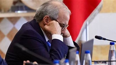 رئيس الحكومة في صورة معبّرة قبل انسحاب الوزراء الشيعة