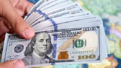 الدولار يتجه لخسارته الأسبوعية الخامسة بعد بيانات الوظائف الأميركية التي تدعم خفض الفائدة
