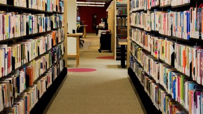 الكتب المدرسية تجارة تتربح منها المدارس الخاصة دون رقيب!