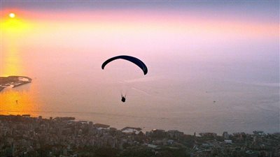 القاضية دورا الخازن تستدعي طيّاراً شراعياً سورياً للتحقيق