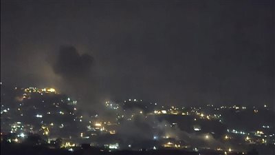 بعد إنذارات أدرعي… الطيران الإسرائيلي يشن موجة ثانية من الغارات على قرى الجنوب