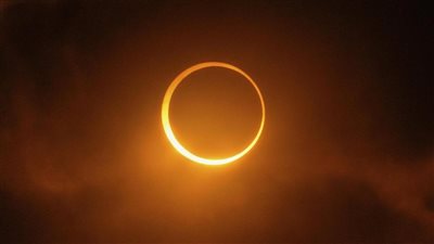 ظاهرة فلكية نادرة: العالم يستعدّ لكسوف الشمس