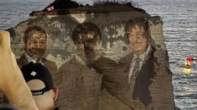 مفاجأة الحزب... صورة جمعت الشهيد رفيق الحريري مع الشهيد حسن نصرالله والرئيس سعد الحريري 