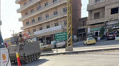 بالفيديو: مقتل مطلوب خطير وإصابة عسكريين...