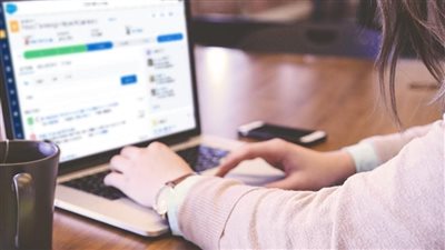 عن بطء الانترنت في لبنان… من المسؤول؟