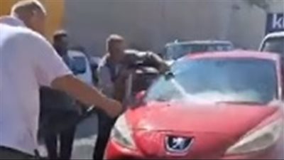 فيديو من طريق المطار... كان يمرّ بالصدفة وهكذا أنقذه