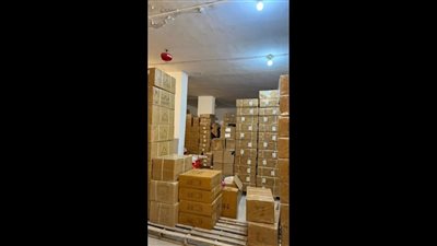 بالصور: الجمارك تضبط مستودعات تهريب