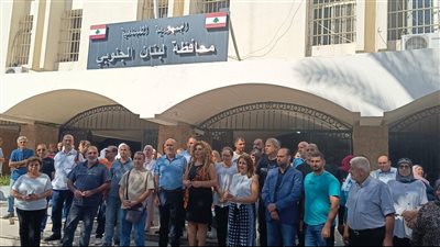 توقف إدارات سرايا صيدا عن العمل باستثناء المالية الصناعة والعمل تخلله وقفة احتجاجية أكدت التصعيد نحو الإضراب المفتوح لنيل المطالب