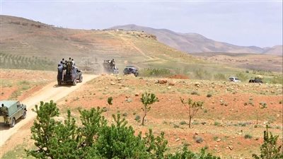 سخونة على الحدود اللبنانية – السورية... إصابة شابين وغموض يخيّم على القصر!