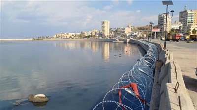 شريط شائك على كورنيش صيدا يثير غضب الأهالي